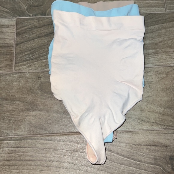 SKIMS SCULPTING THONG - Picture 3 of 10